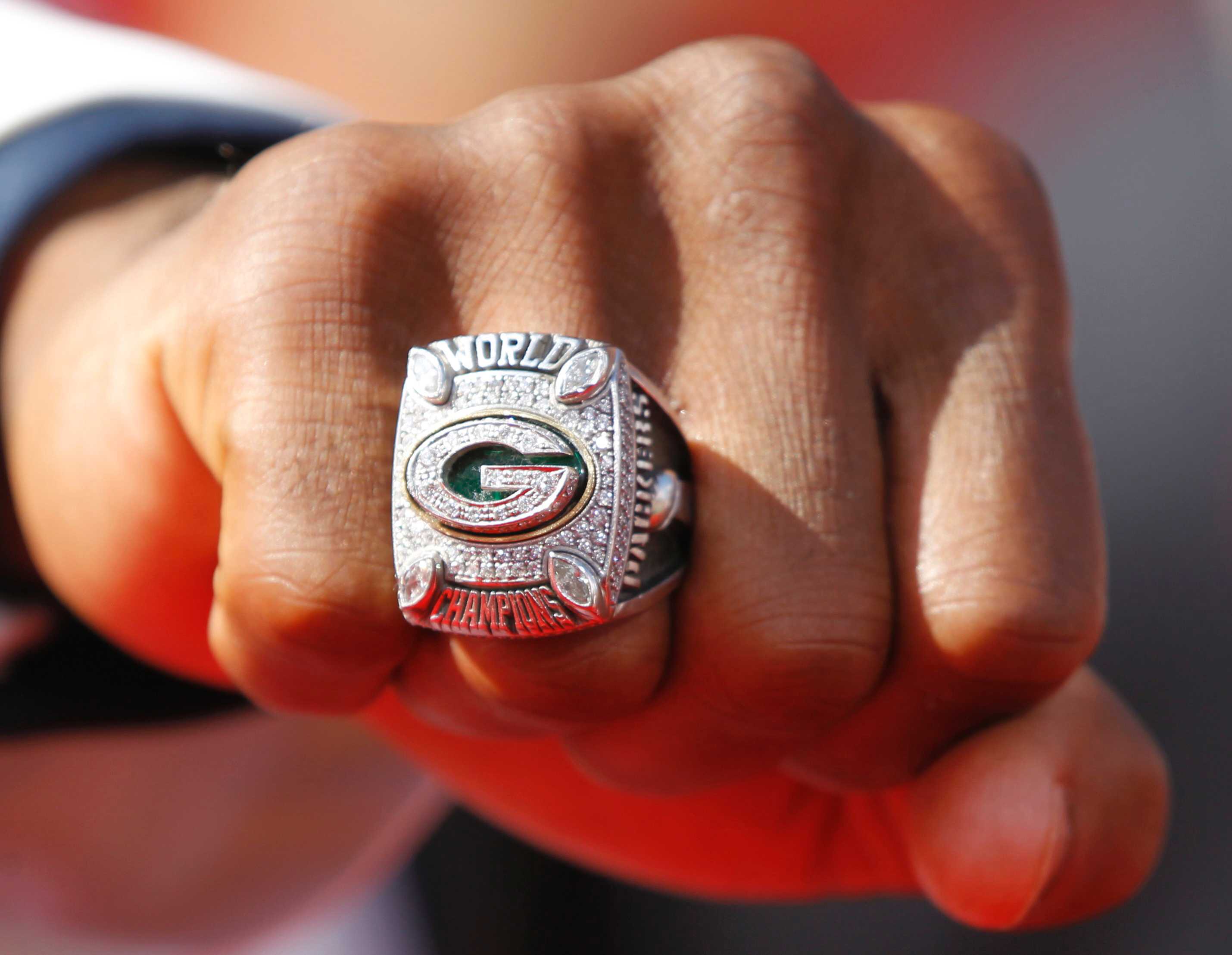 Kremlin Denies Vladimir Putin Stole Diamond Encrusted Super Bowl Ring From Robert Kraft Abc News