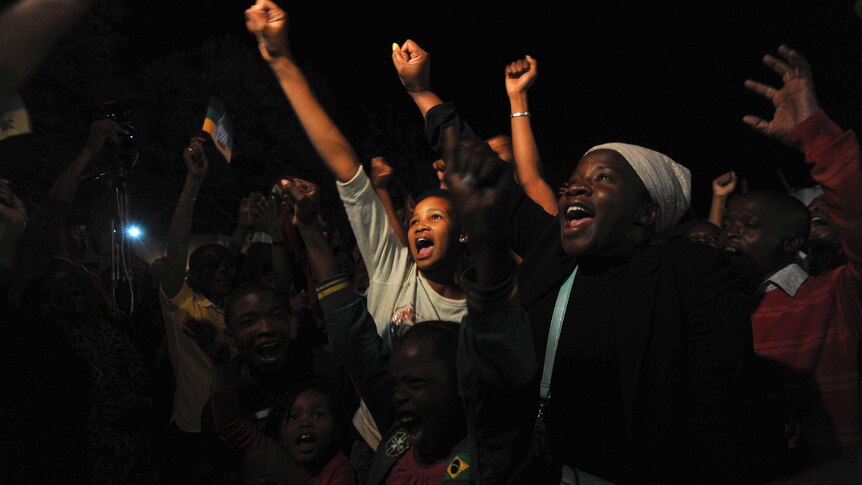 South Africans sing honouring the life of Nelson Mandela