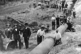 Black and white image of workers laying the Goldfields Pipeline from Perth to Kalgoorlie.