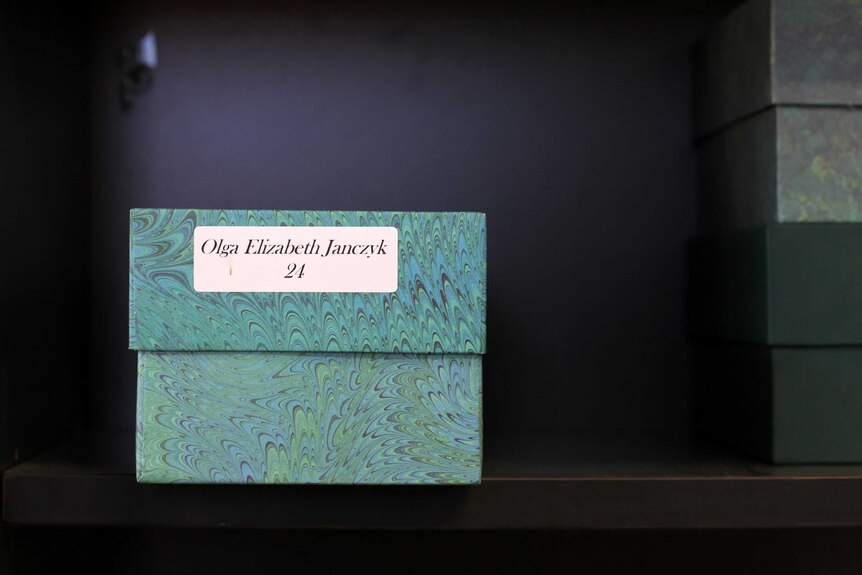 Olga Janczyk's box of ashes
