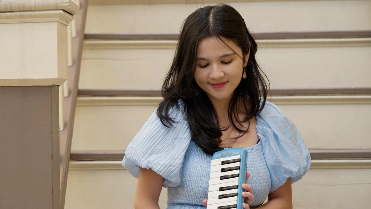 Pianist Francesca Prihasti holding a melodica