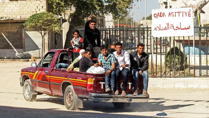 Kobane residents flee to Turkey