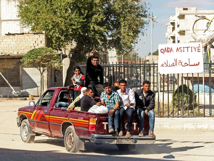 Kobane residents flee to Turkey