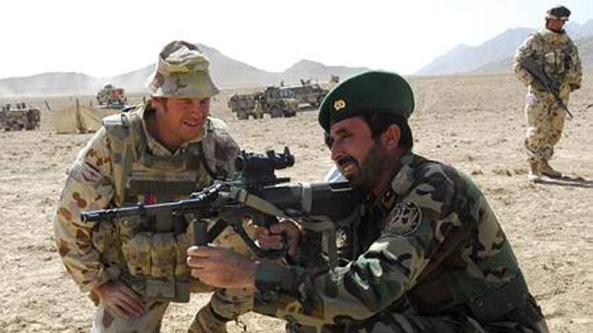 Australian soldier teaches Afghan officer