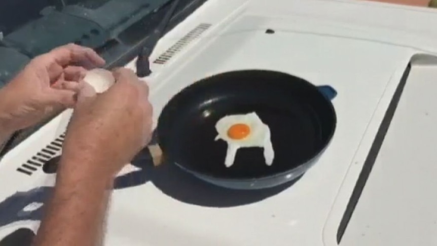 It's hot outside! Queensland Police Service fry an egg on the patrol car bonnet in Birdsville. (Video: QPS Media)