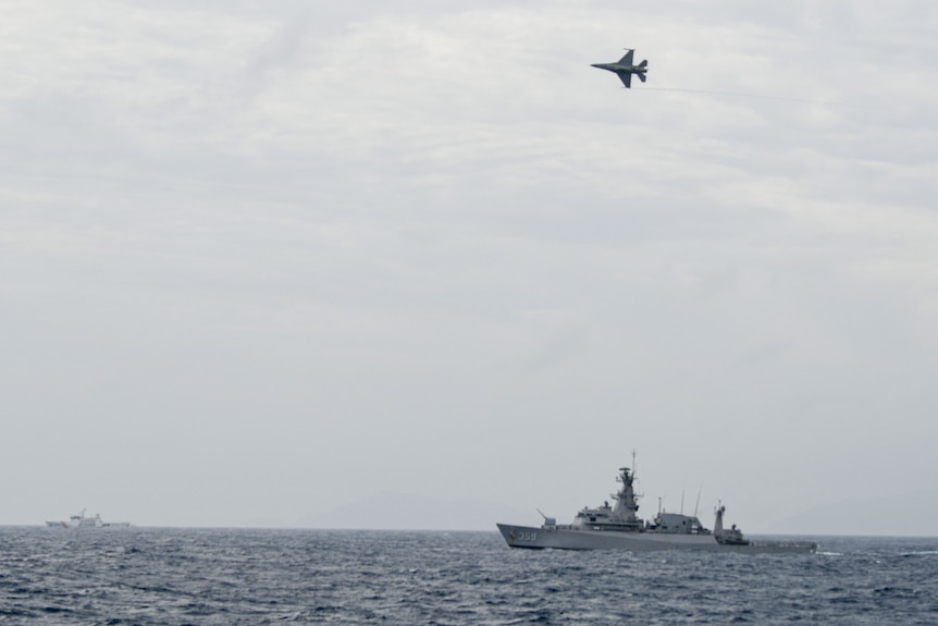 A warplane and warship appear on sea 