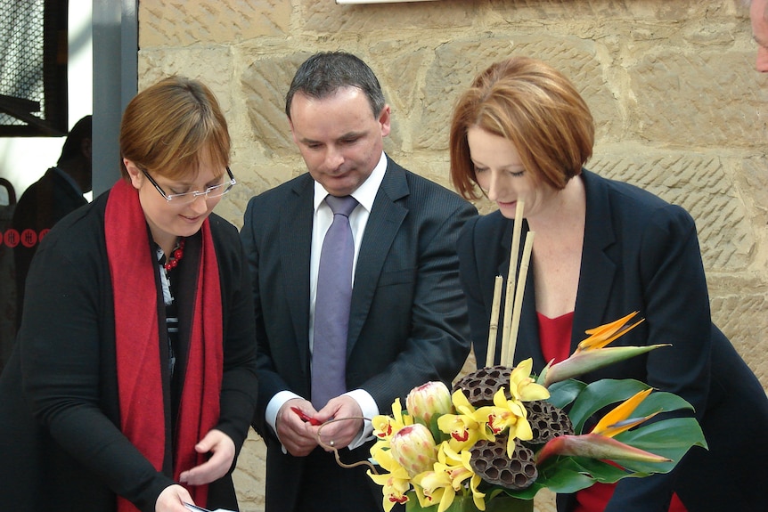 Julia Gillard signs Tasmania's forestry peace deal.