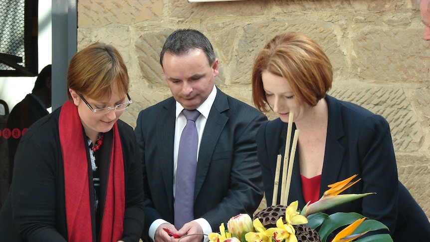 Julia Gillard signs Tasmania's forestry peace deal.