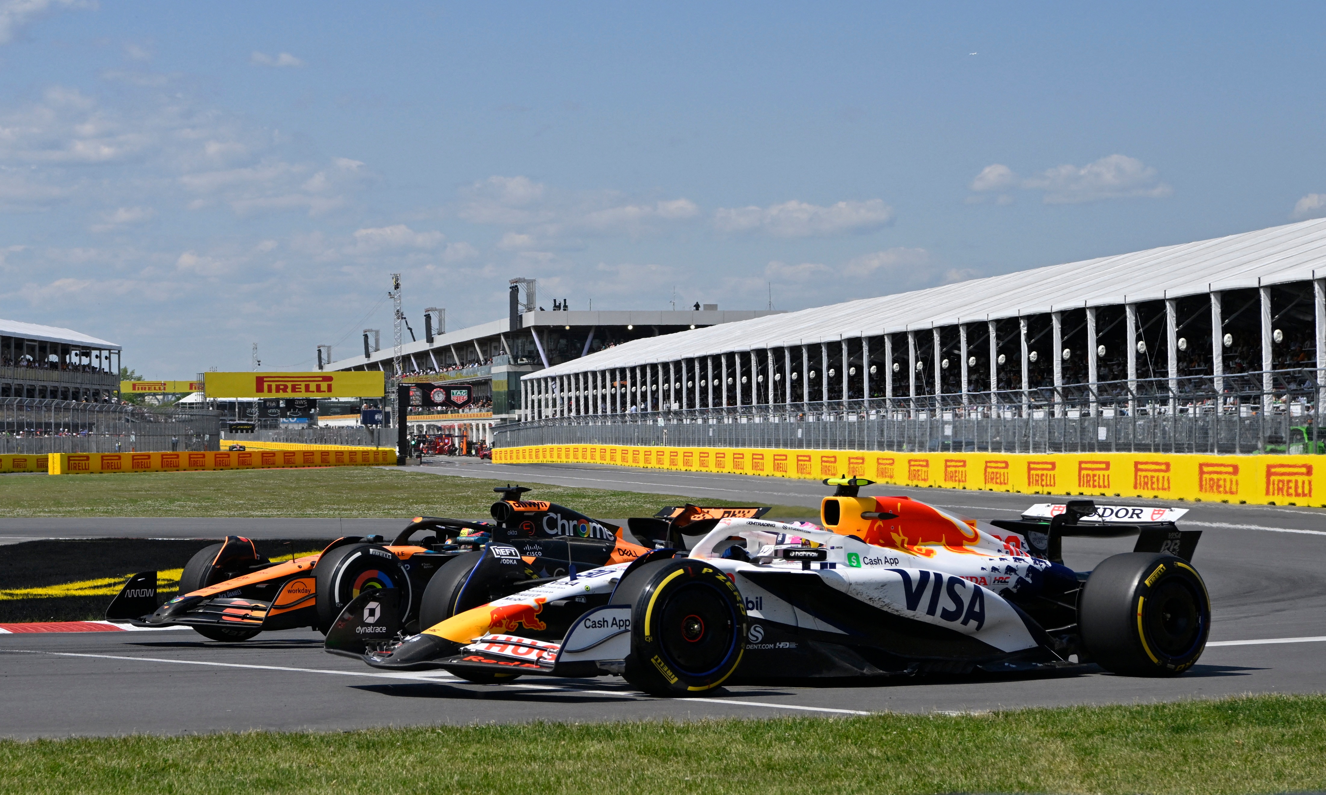 Oscar Piastri e Liam Lawson correm em Montreal na pista