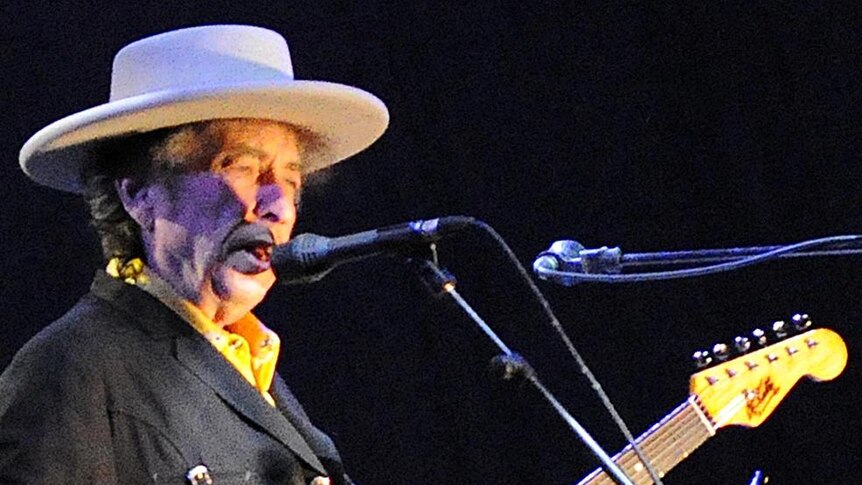 Bob Dylan sings