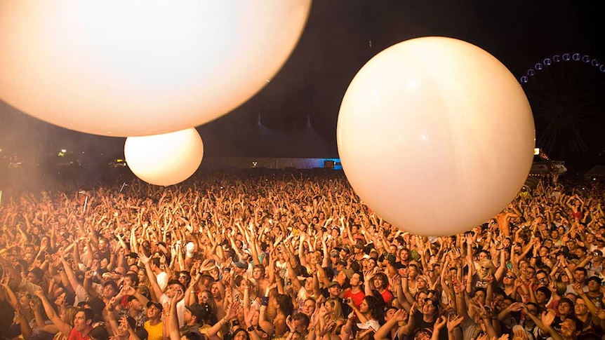 Modern Day Tribe: Big balloons in the festival crowd.