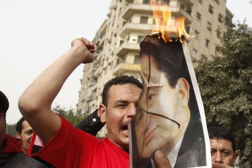 Protesters burn a picture of President Hosni Mubarak in Cairo (Reuters: Asmaa Waguih)