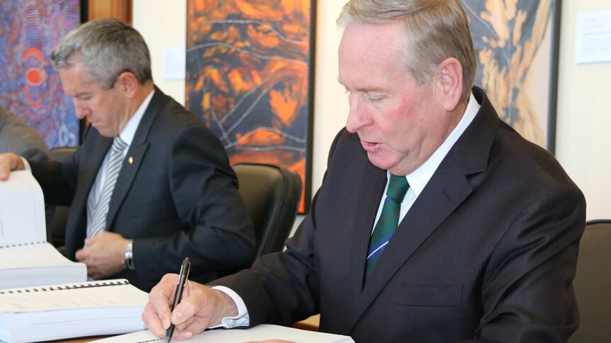Premier Colin Barnett signs Noongar native title settlement