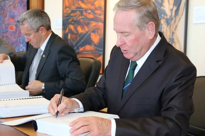 Premier Colin Barnett signs Noongar native title settlement