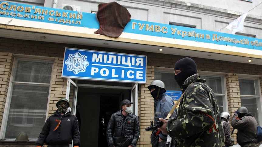 Armed pro-Russian activists guard police station in Slaviansk