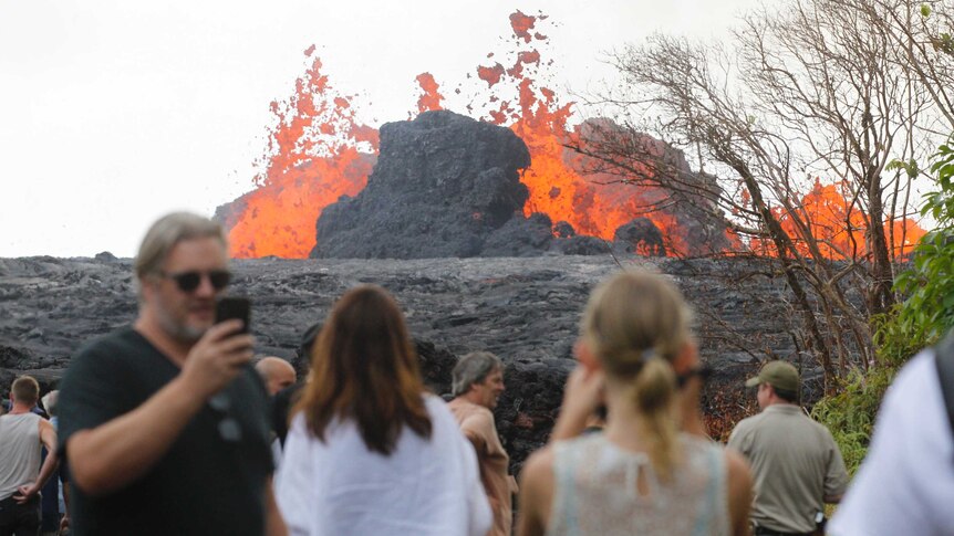 Hawaii Volcano Final Evacuations Before Lava Cuts Last Road To Seaside Community Abc News