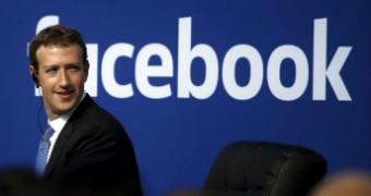 Mark Zuckerberg infront of a Facebook sign