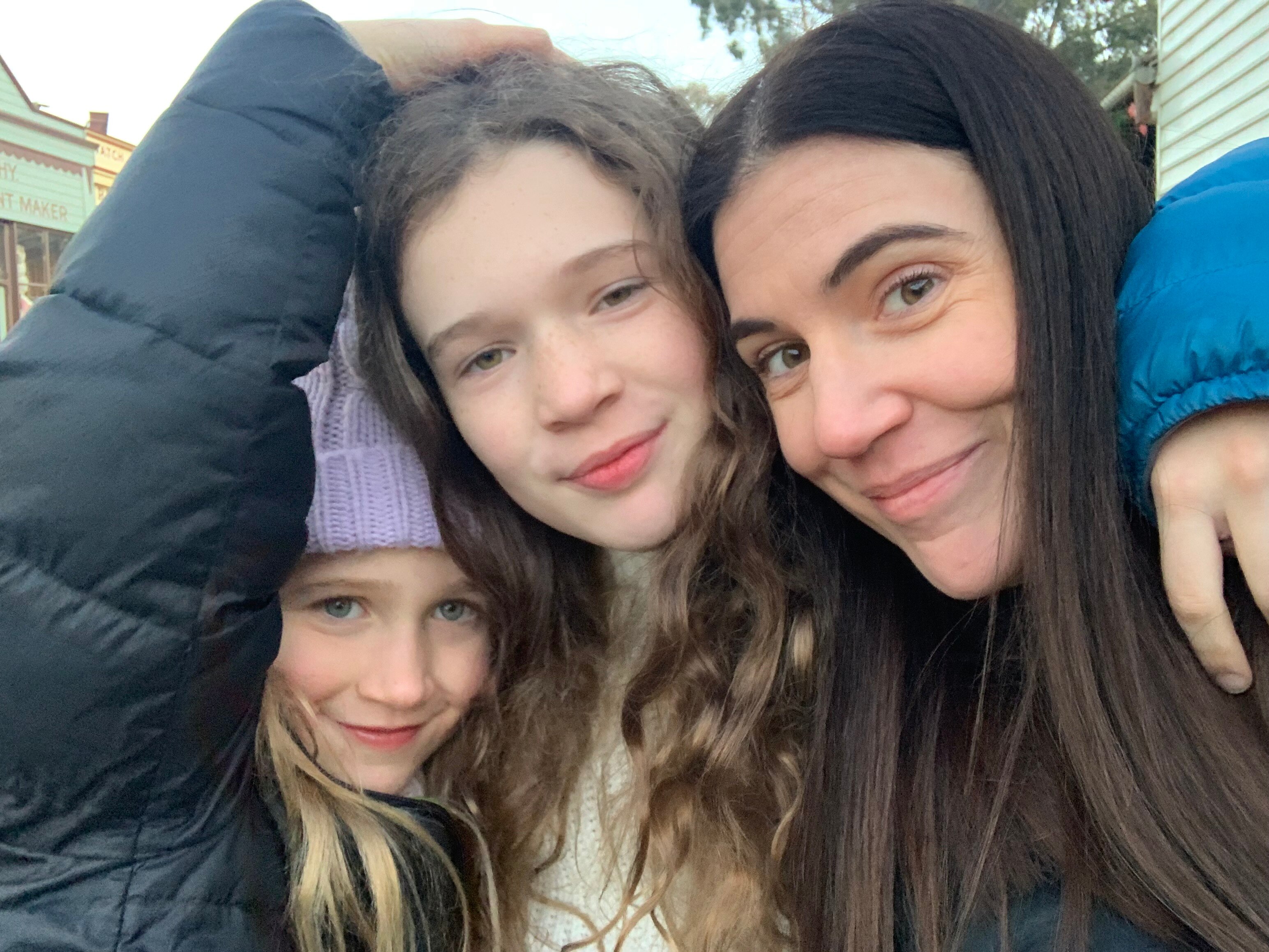Shona Hendley and her daughters.