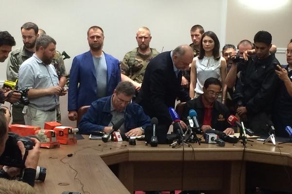MH17 black boxes handed over to Malaysia