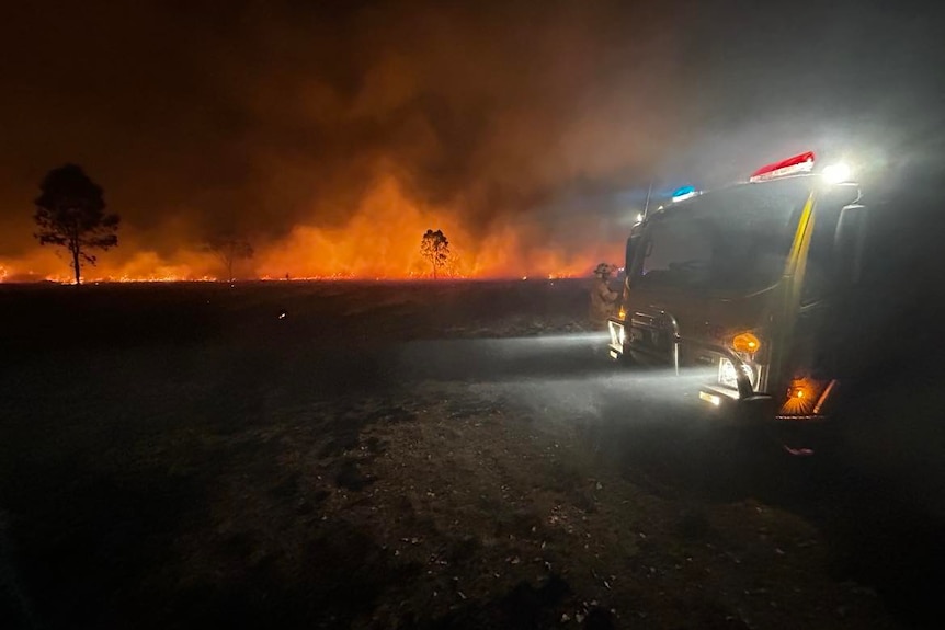 An Aratula RFS vehicle near a fire
