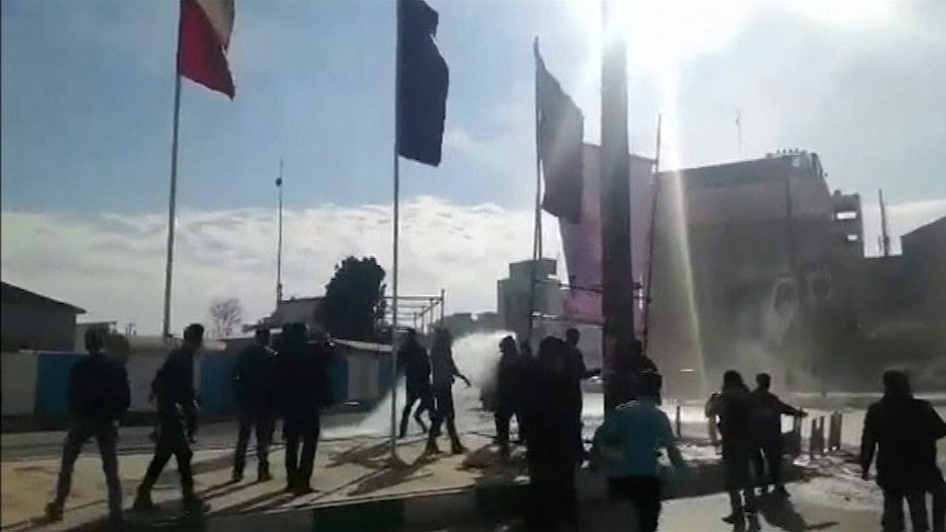 Iranian police disperse anti-government protesters in Kermanshah