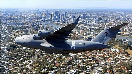 Globemaster flies low over Brisbane