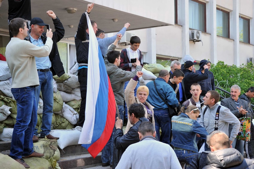 Pro- Russia activists retake building in Mariupol