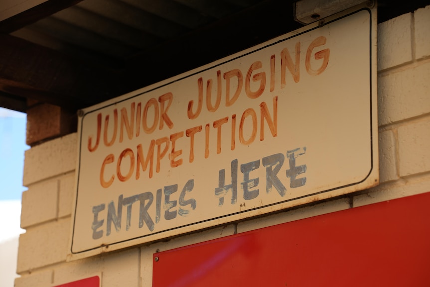 a sign that reads junior judging competition 
