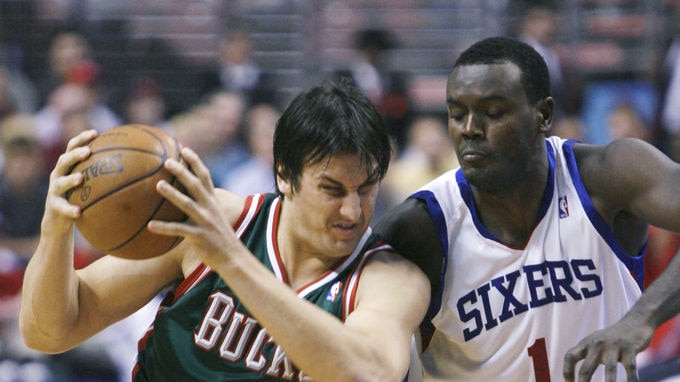 Bogut drives through Dalembert