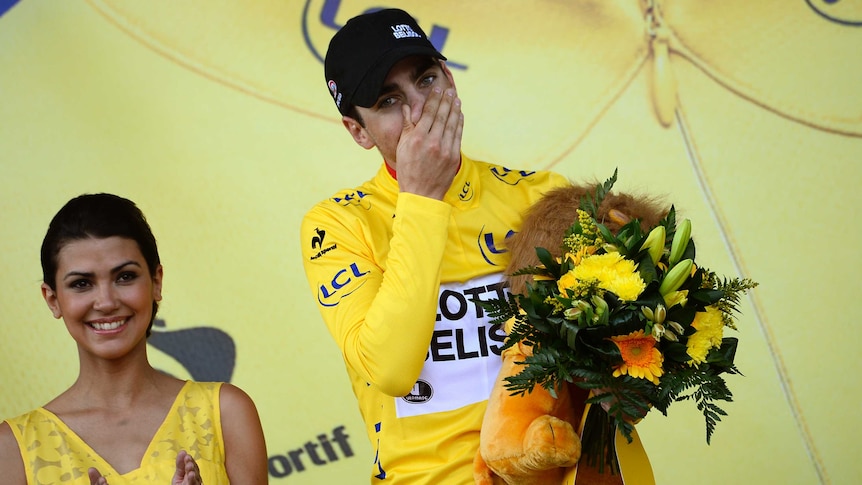 Gallopin celebrates in Tour de France yellow jersey