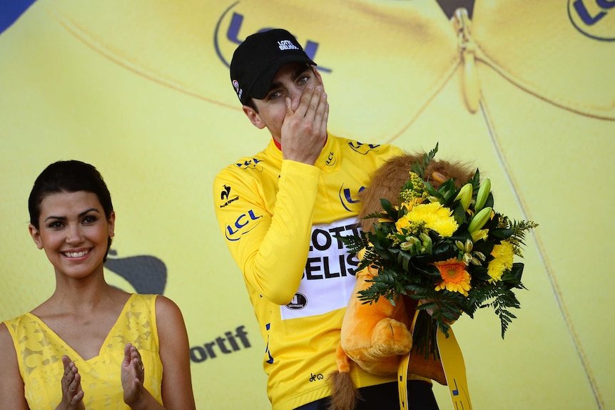 Gallopin celebrates in Tour de France yellow jersey