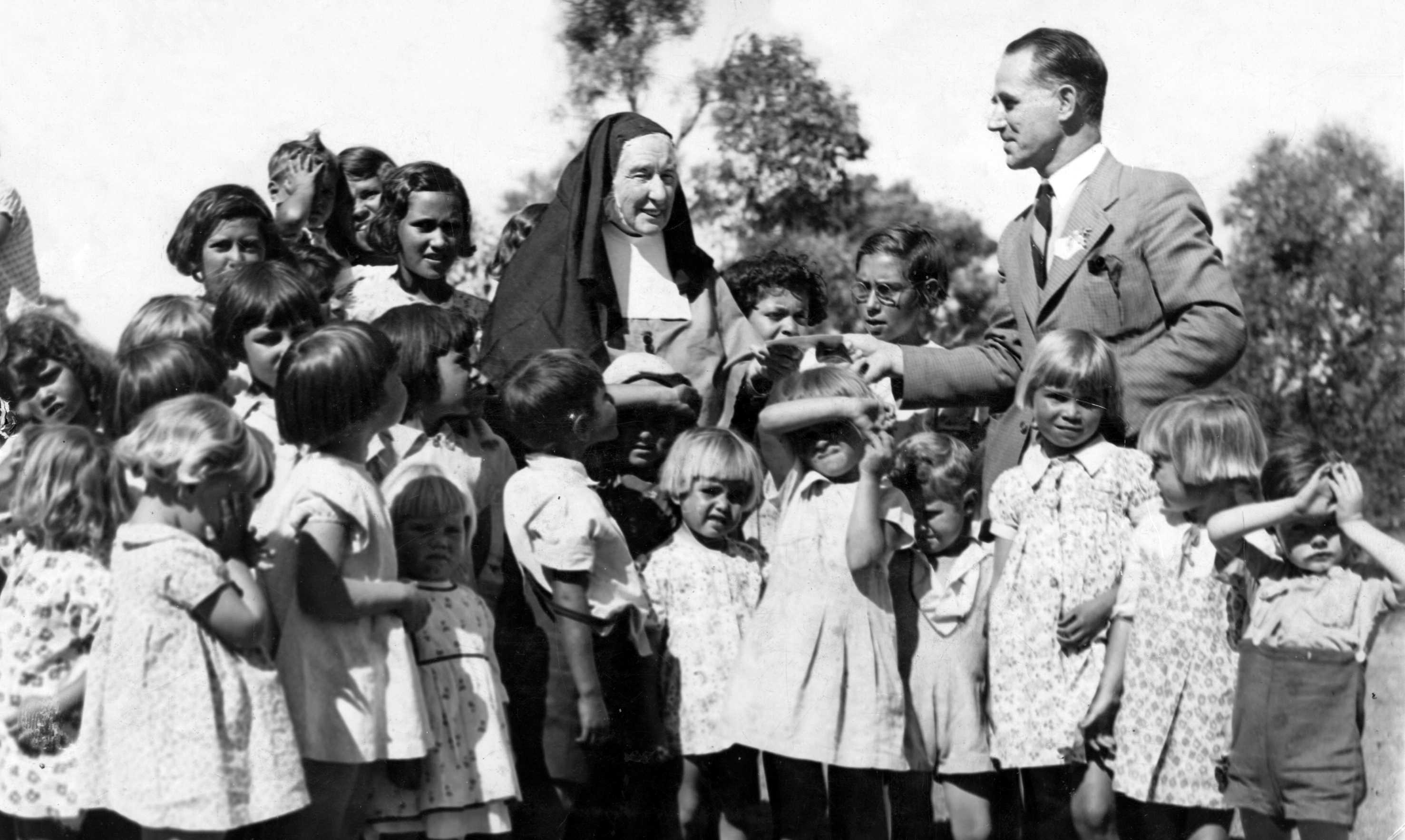 Stolen Generation picture collection in WA looking for new home ABC News