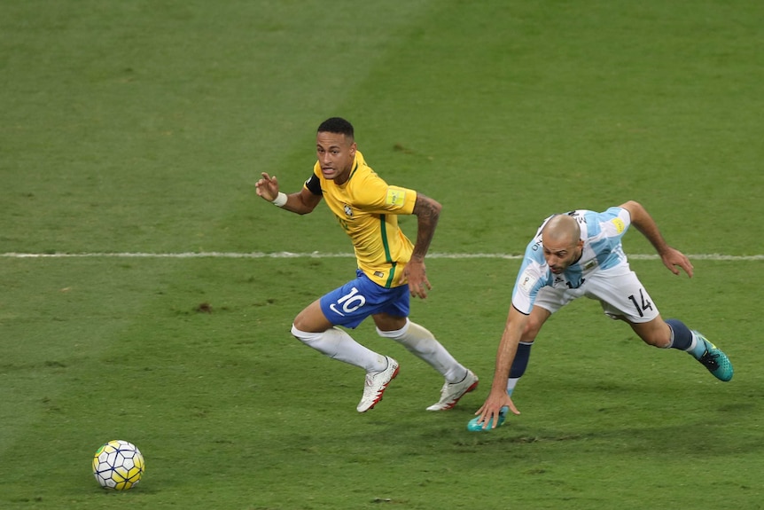 Neymar leaves Mascherano for dead