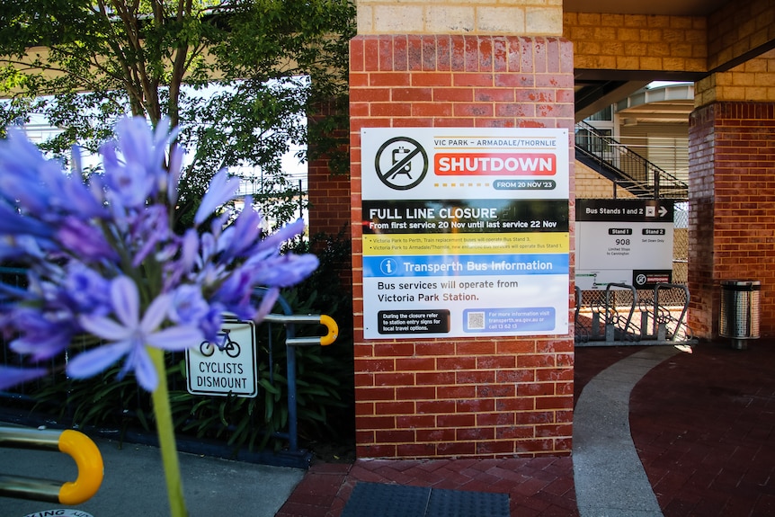 Sign at a train station indicating a shutdown at the Armadale/Thornlie line.