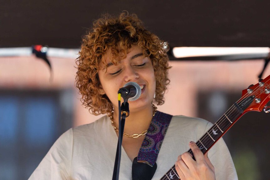 Singer Kee'ahn preforming on the back of a truck for a COVID concert.