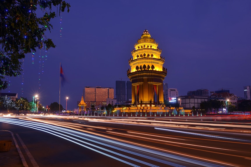 Night view of independence monument in Phnom Penh with streaky lights.