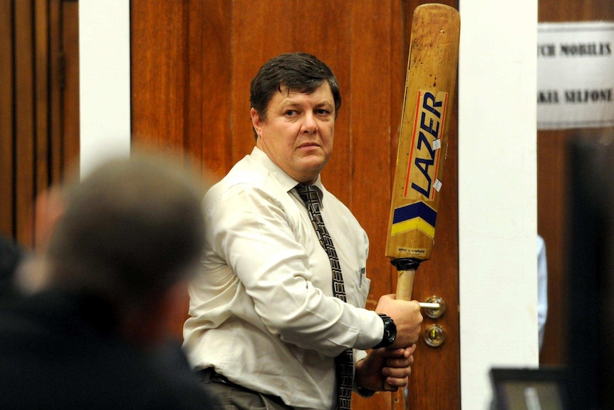 Cricket bat at Pistorius trial.