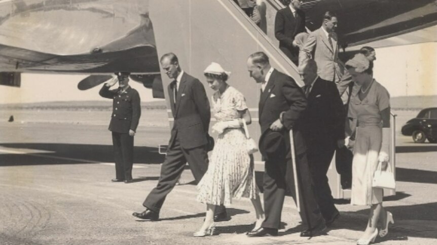 The Queen arrives on the tarmac at Broken Hill in 1954