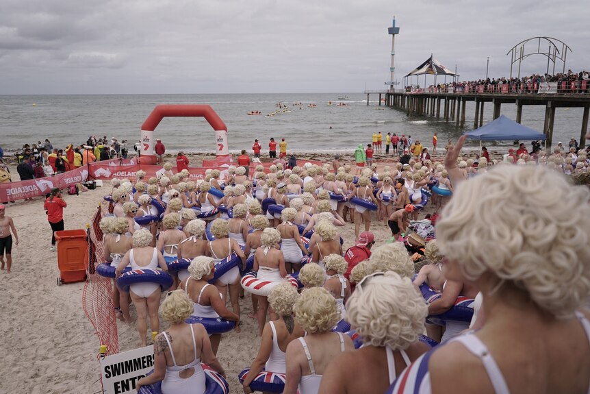 Marilyn Monroe impersonators congregate on Adelaide's Brighton beach.