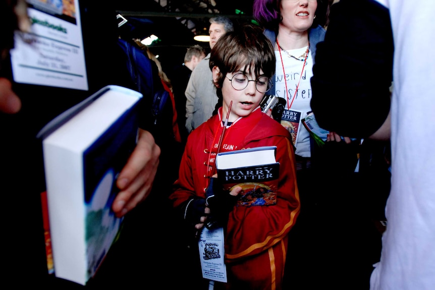 Harry Potter fans receive their copy of Harry Potter and the Deathly Hallows