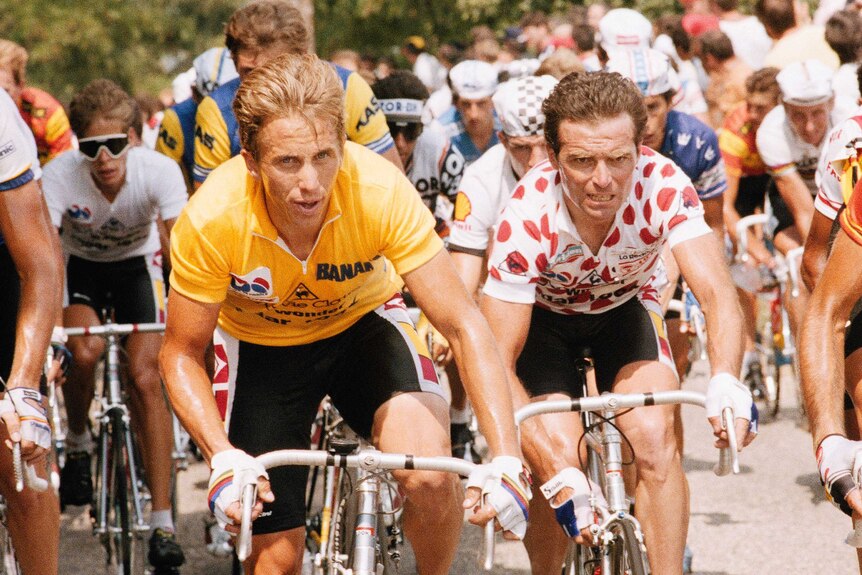Greg Lemond (L) and five-time winner Bernard Hinault of France (R) race at the 1986 Tour de France.