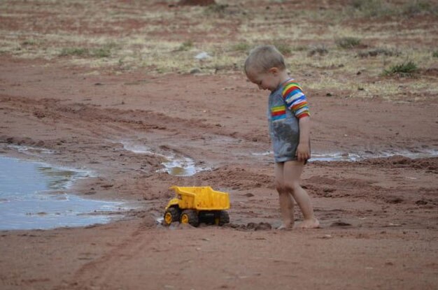 Rain hits drought-stricken communities in outback Queensland - ABC News