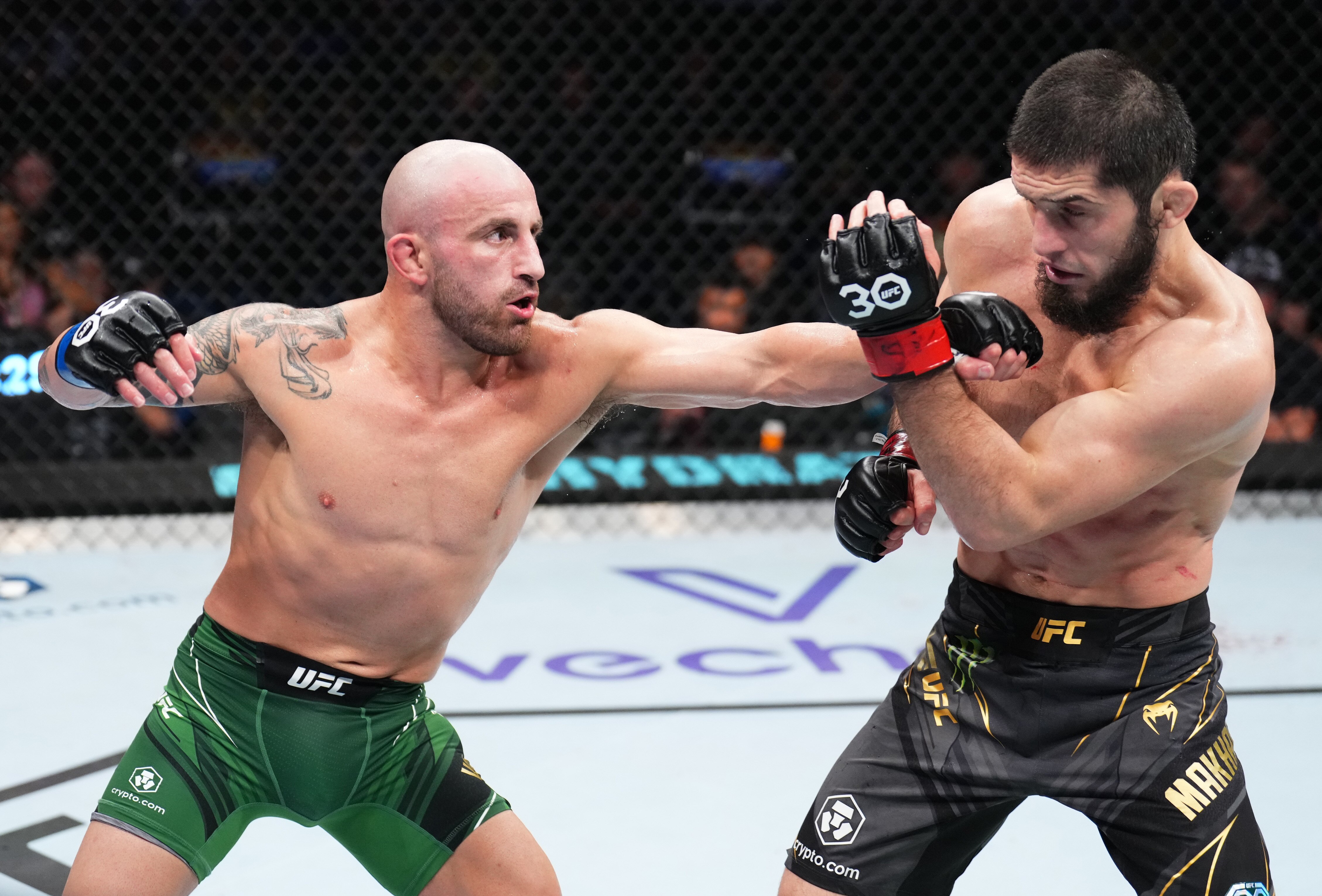 Lightweight Champion Islam Makhachev Defeats Alexander Volkanovski By ...