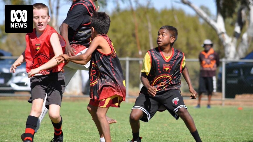 La communauté isolée de Burringurrah parcourt 600 km pour offrir aux enfants « fous de foot » leur premier match junior depuis des années