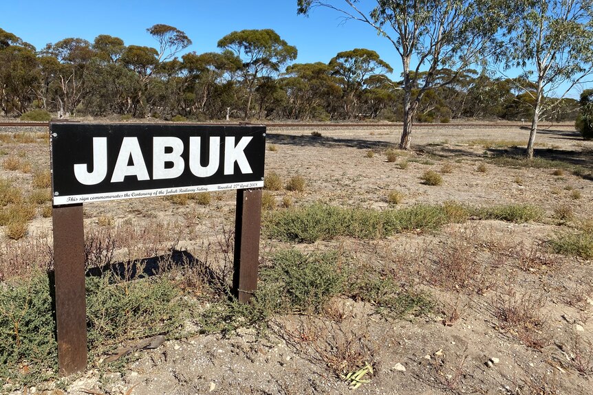 A sign of the township Jabuk on the side of the road.