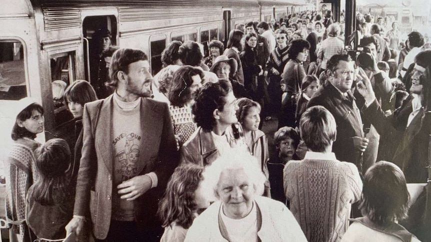 People catching the Fremantle train in 1979.