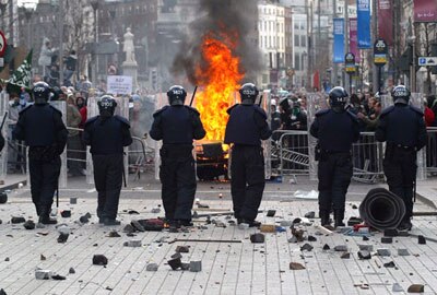 Irish protesters clash in Dublin march - ABC News
