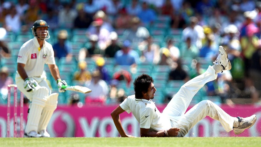 Ishant Sharma takes a tumble at the SCG.