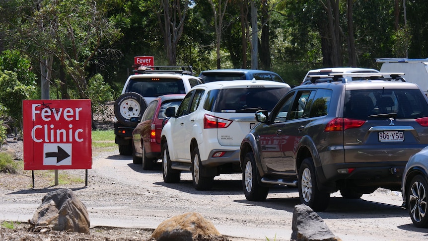 A long queue of cars wait for COVID tests outside Bundaberg Hospital.