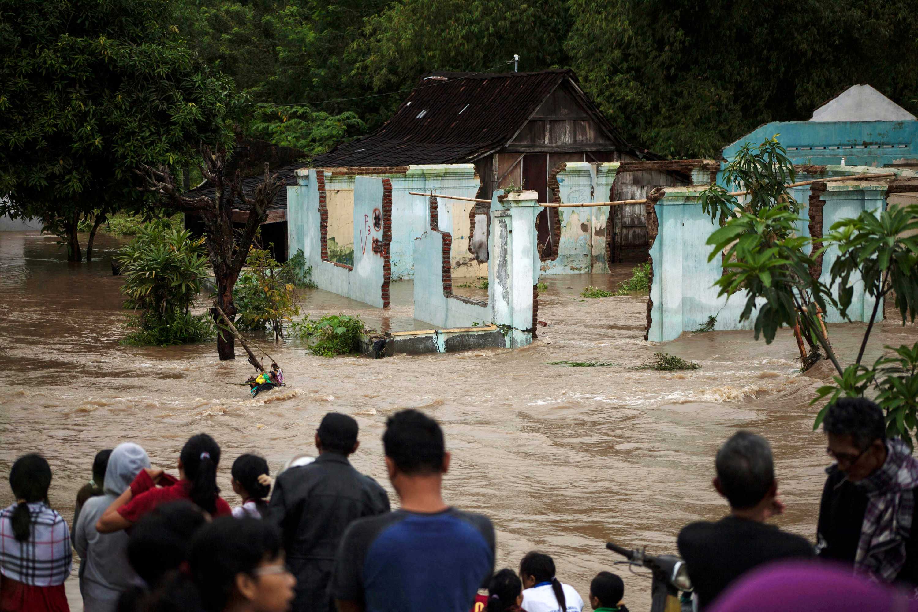 Indonesia's Central Java Hit By Deadly Floods And Landslides, At Least ...